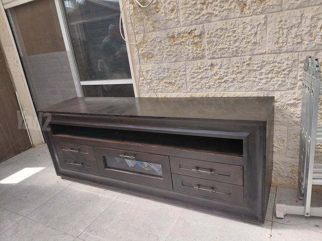 מזנון מעץ מלא