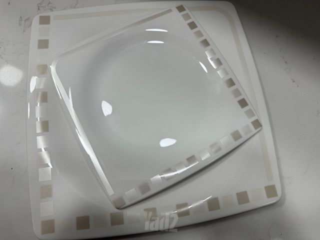 סט צלחות Royal Fine China