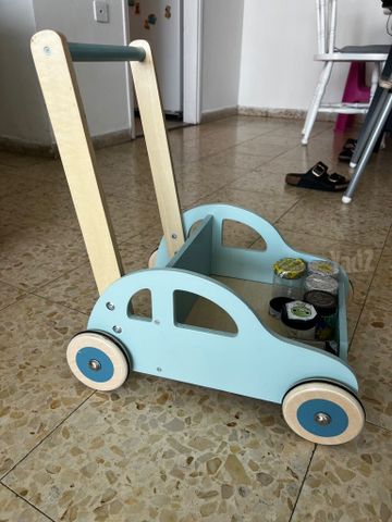 עגלת עץ לתינוק