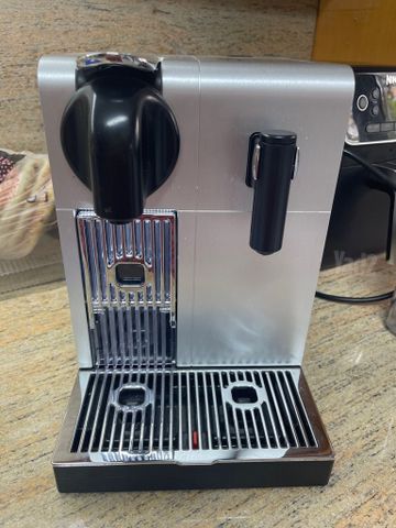 מכונת Nespresso Lattissima Pro