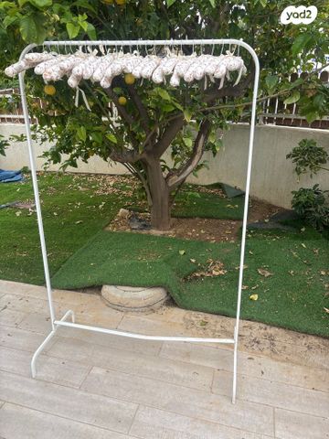 מתלה בגדים