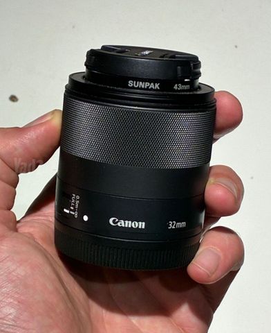 עדשת Canon EF-M 32mm f/1.4 STM