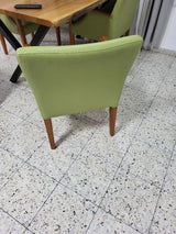 כסאות עץ מלא
