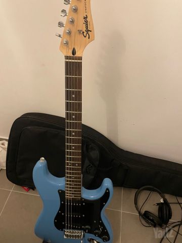 Fender squire sonic statocase