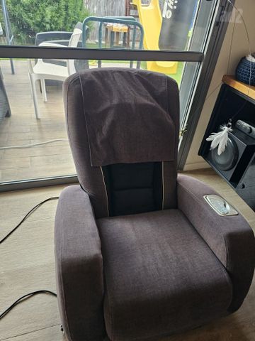 כורסת עיסוי OSIM uJoy