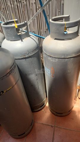 2 בלוני גז מלאים