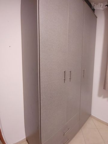 ארון אפור 3 דלתות
