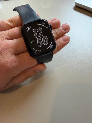 Apple Watch 8 בצבע שחור
