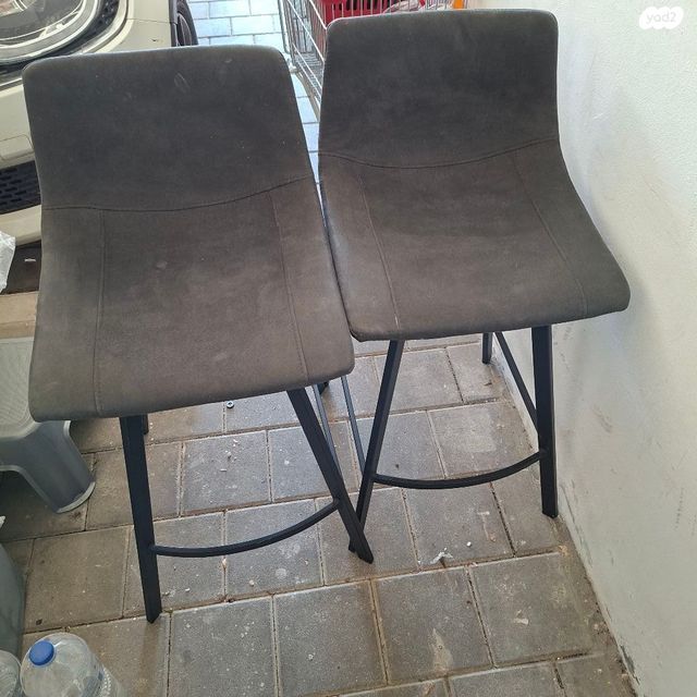 2 כסאות