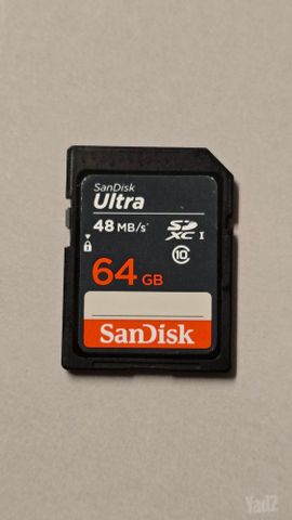 מצלמה Canon EOS 2000D DSLR