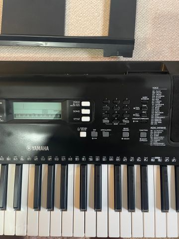 אורגנית Yamaha PSR-E373