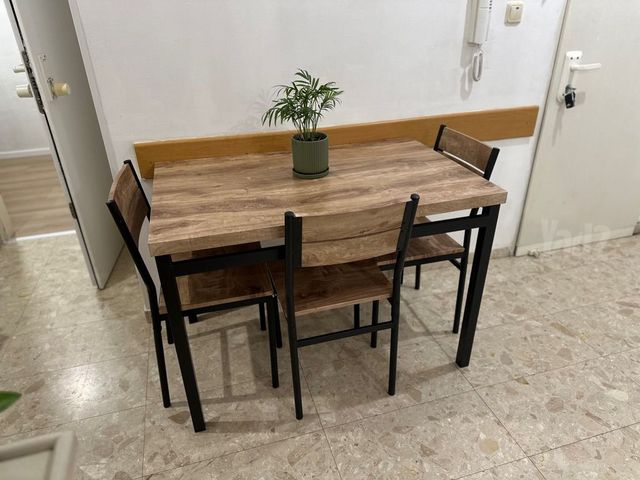 שולחן וכסאות