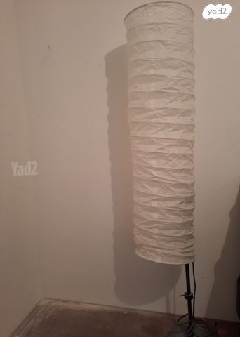 מנורה עומדת
