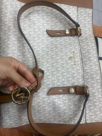 תיק L מבית michael kors עור
