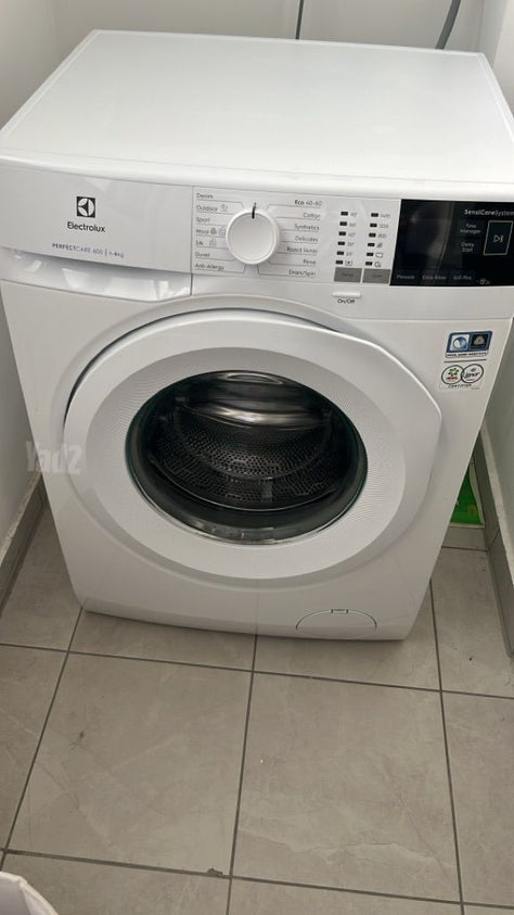 ‏מכונת כביסה
