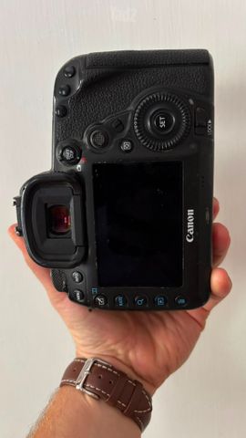 מצלמת קנון 5d iv