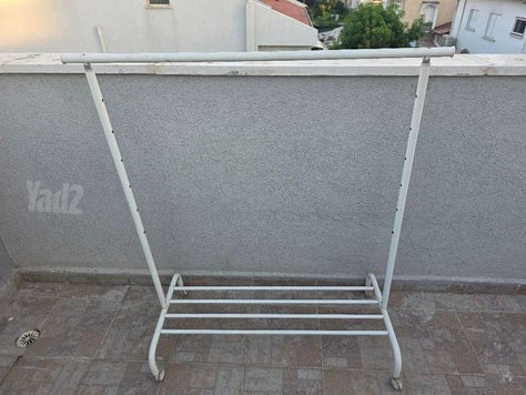 מתלה בגדים