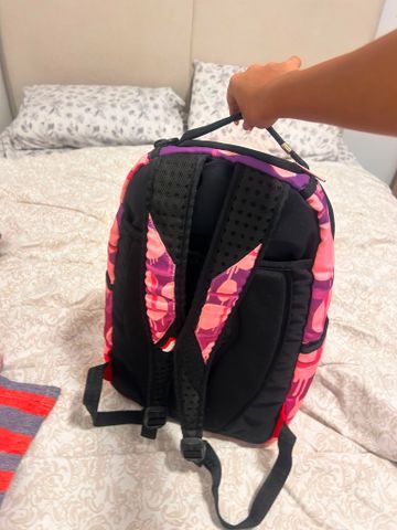 תיק Sprayground כחדש