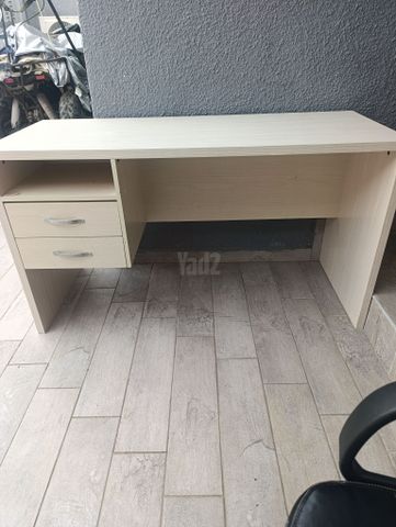 שולחן ספרייה