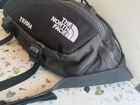 פאוץ׳ the north face