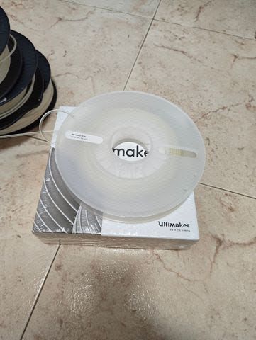 מדפסת ultimaker 3 extended