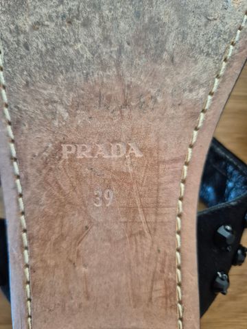 סנדלי prada