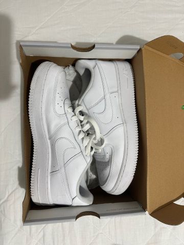 Nike Air Force 1 LE – לבן