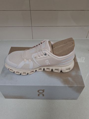 נעלי On Cloud 6 אן קלאוד
