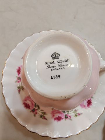 סט תה וינטג' של Royal Albert