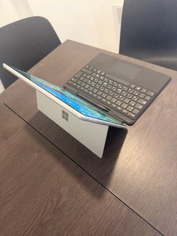 Microsoft Surface Pro 8 I5