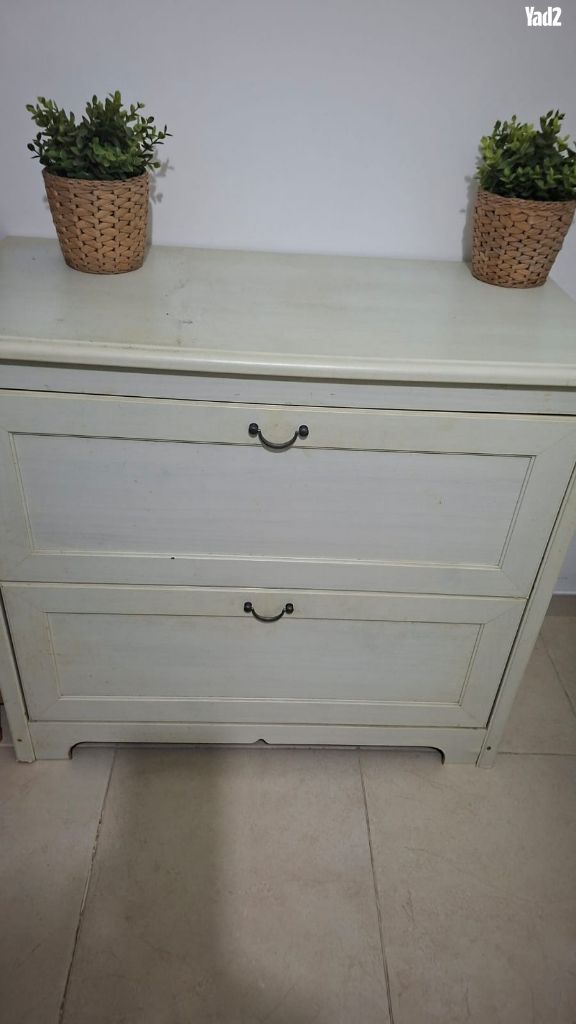 שידה מעץ מלא