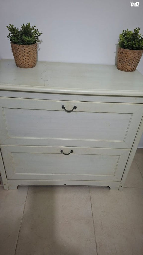 שידה מעץ מלא