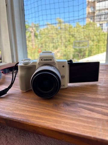 Canon EOS M50