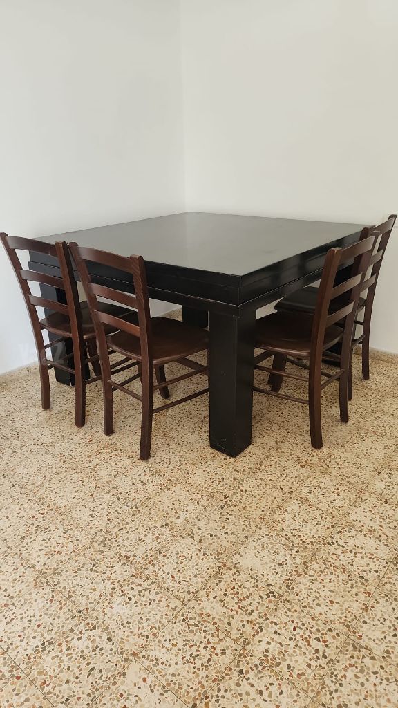 שולחן אוכל