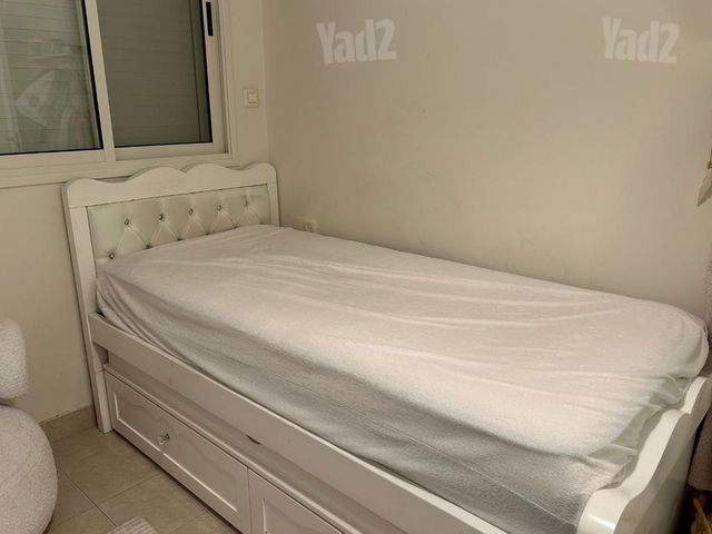 מיטת ילדה