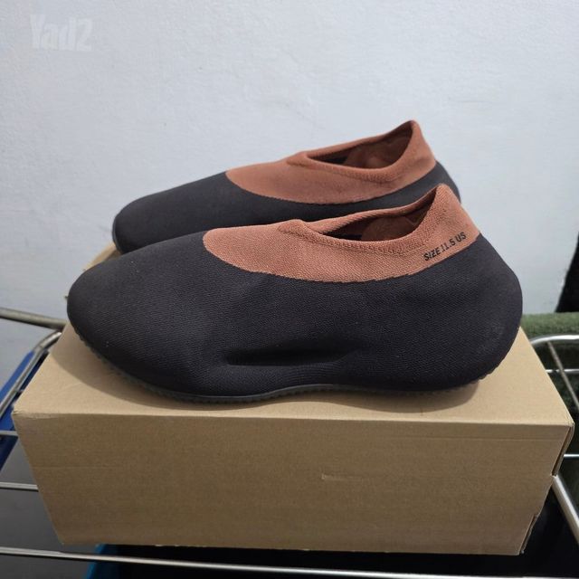 נעליי yeezy דגם knit rnr
