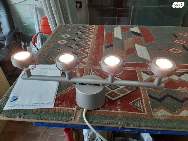 4 ספוטים  נדלקים בוואט אחת