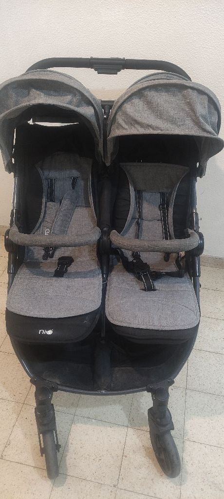 עגלת תאומים