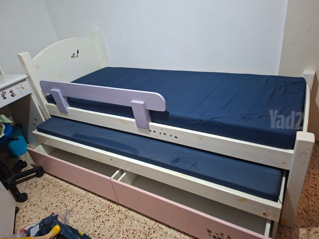 מיטת חבר עצמלה