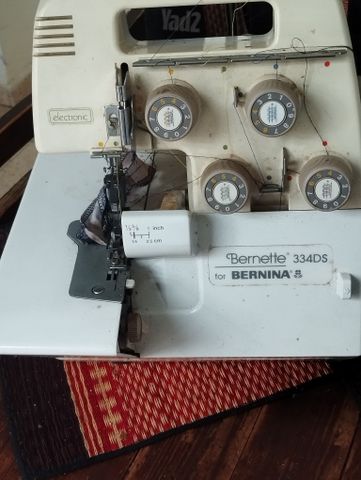 מכונת אוברלוק Bernette 33Ds