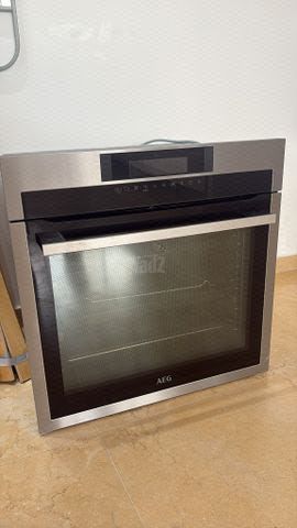 תנור במצב חדש AEG