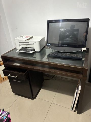 ‏שולחן מחשב