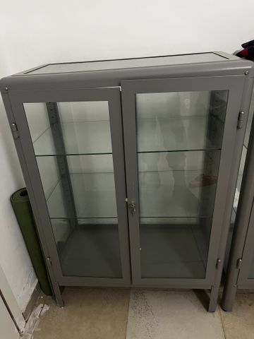 ארון שקוף