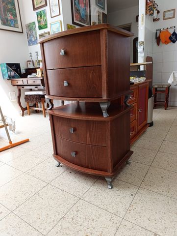 שתי שידות לילה