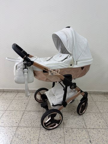 עגלת תינוק של חברת ג׳ונמה