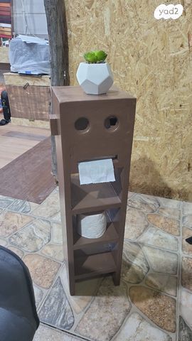 מעמד נייר מעץ בעיצוב מיוחד