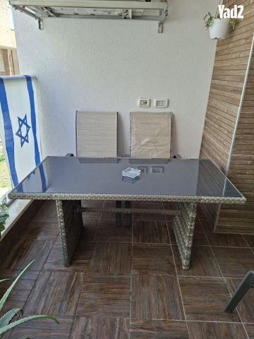 שולחן+4 כיסאות