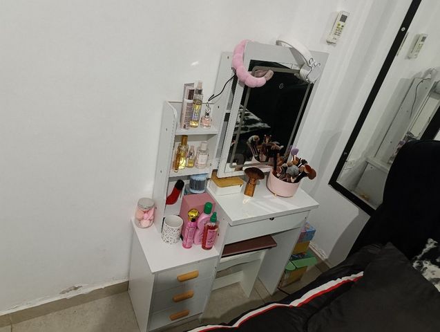 קומדי איפור