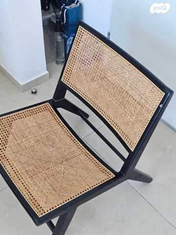 כסא עץ