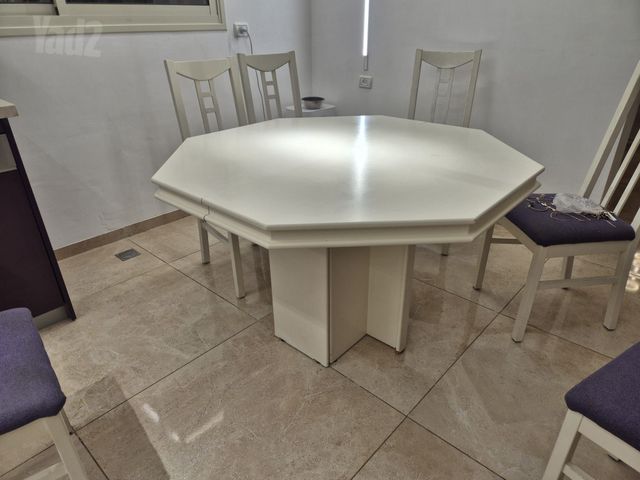 שולחן מתומן נפתח